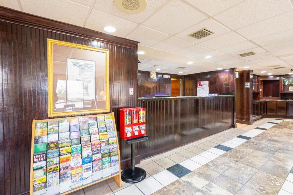 Oyo Hotel Baton Rouge Mid City Экстерьер фото